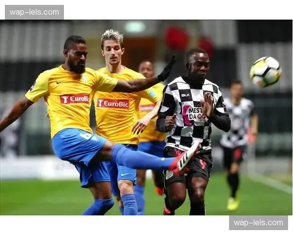 朗斯5-0客胜巴黎FC重返法甲榜首 赛义德福法纳双响