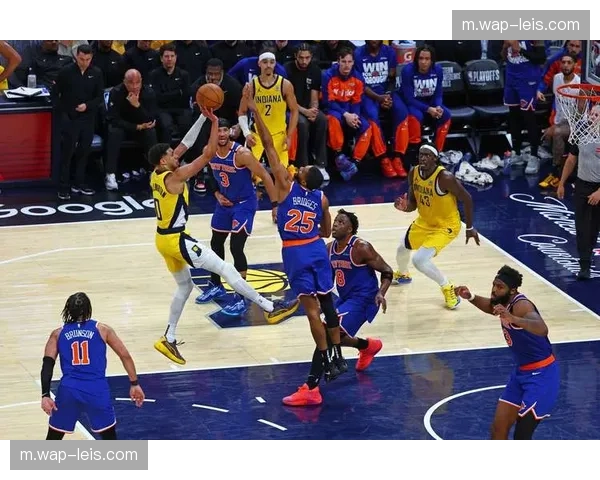 布伦森与阿努诺比防守配合默契 尼克斯攻防体系日趋成熟